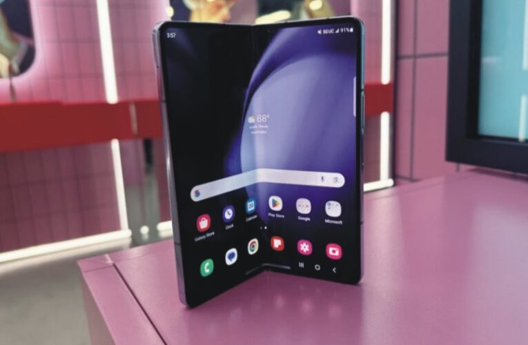 Samsung Embraces Cheap Display Tech, Allowing Affordable Folding Phones