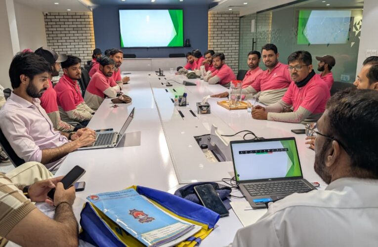 foodpanda partners with Karachi Traffic Police for rider safety workshop